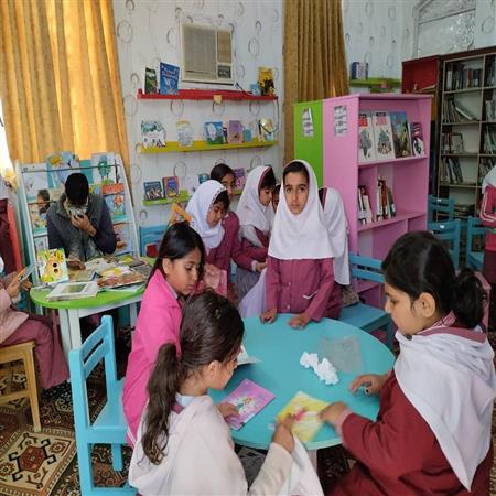 بازدید دانش آموزان پایه دوم دبستان به مناسبت دهه فجر